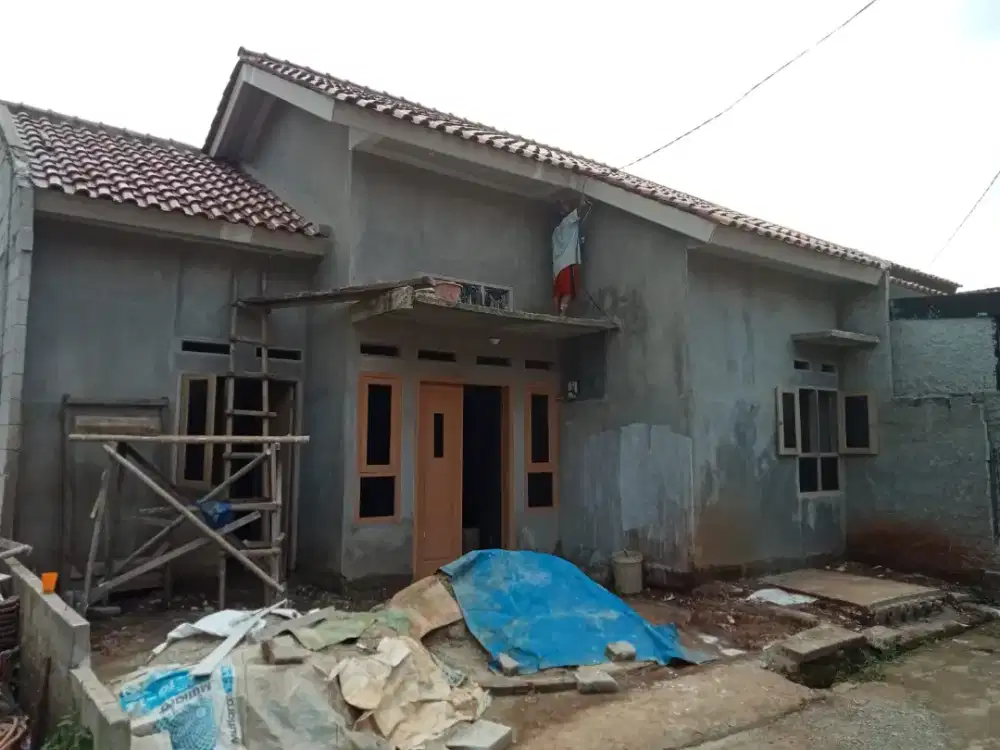 Rumah sedangkan progress pasang granit di sawangan kota Depok