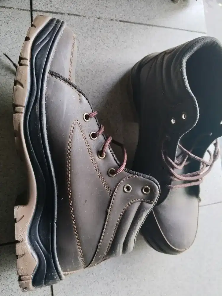 Jual sepatu safety merk KICKERS uk 41