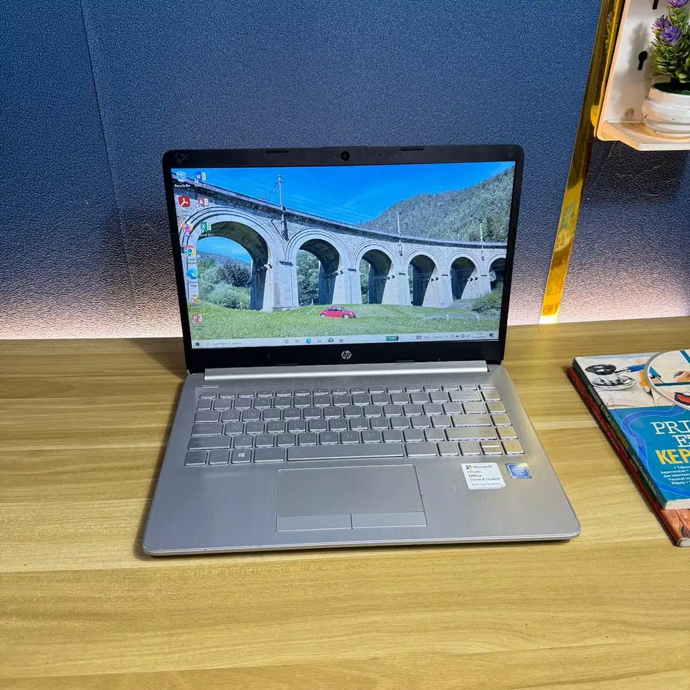 Di jual laptop hp 14s ssd 256gb