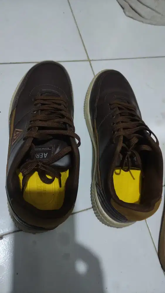 2 pasang sepatu aerostreet size 43 msh bagus