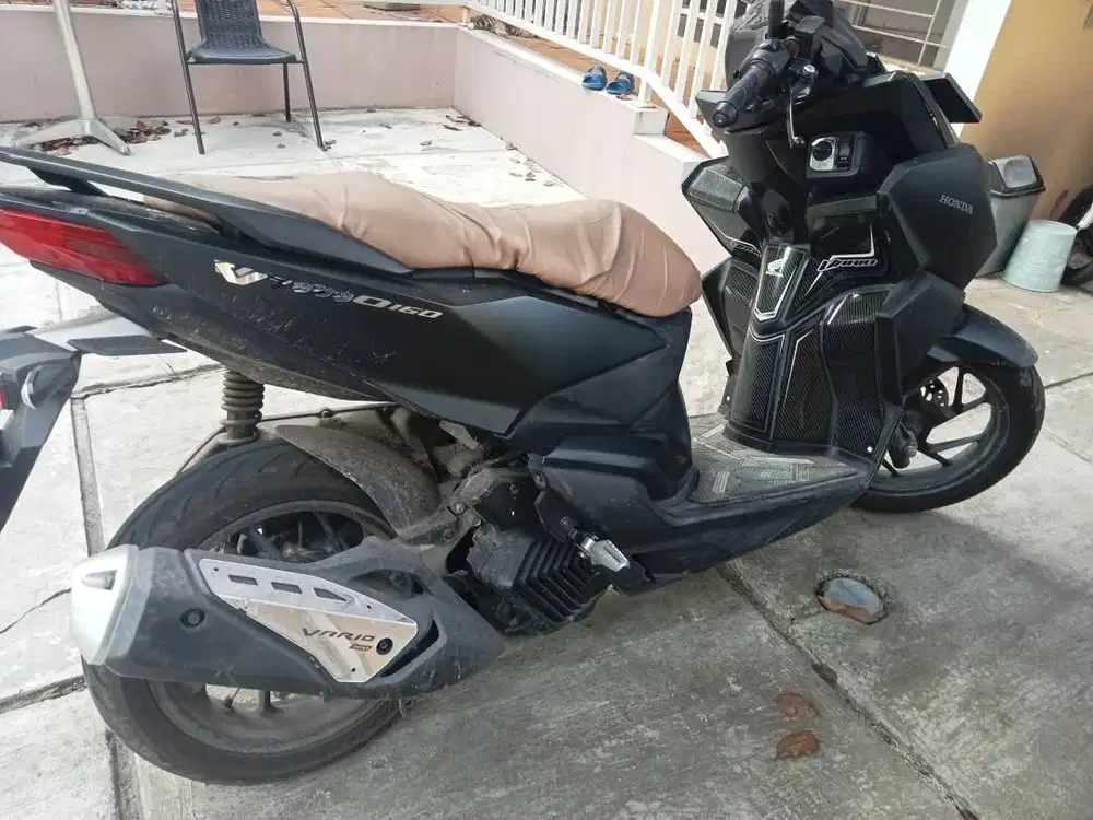 Vario Hitam 160
