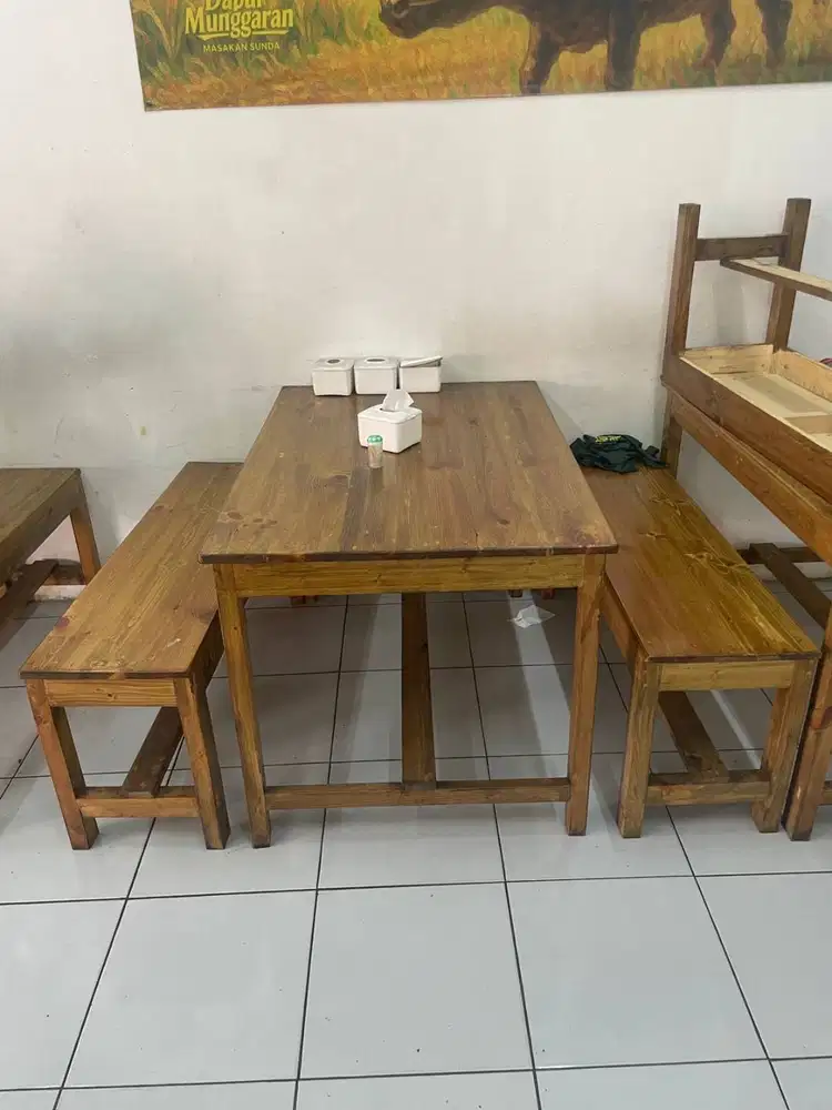 Meja & Bangku Jati Belanda 5 Set
