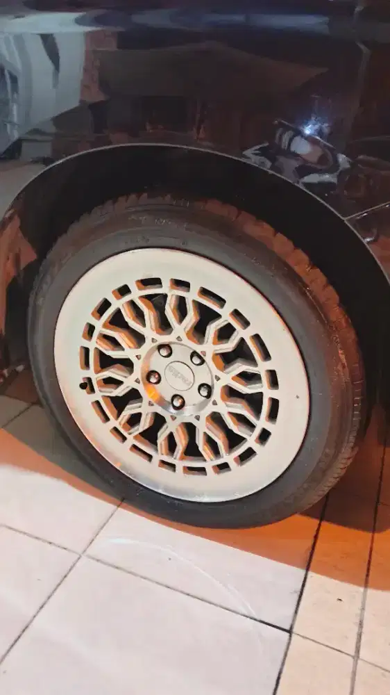 VELG RADI8 R18 LUBANG5 (BMW,MERCY,ALPHARD,DLL)