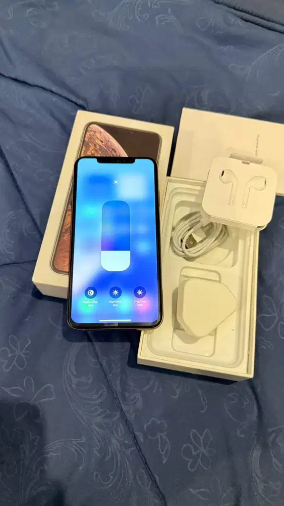 Dijual Iphone Xsmax 64GB Gold Mulus Lengkap Terdaftar