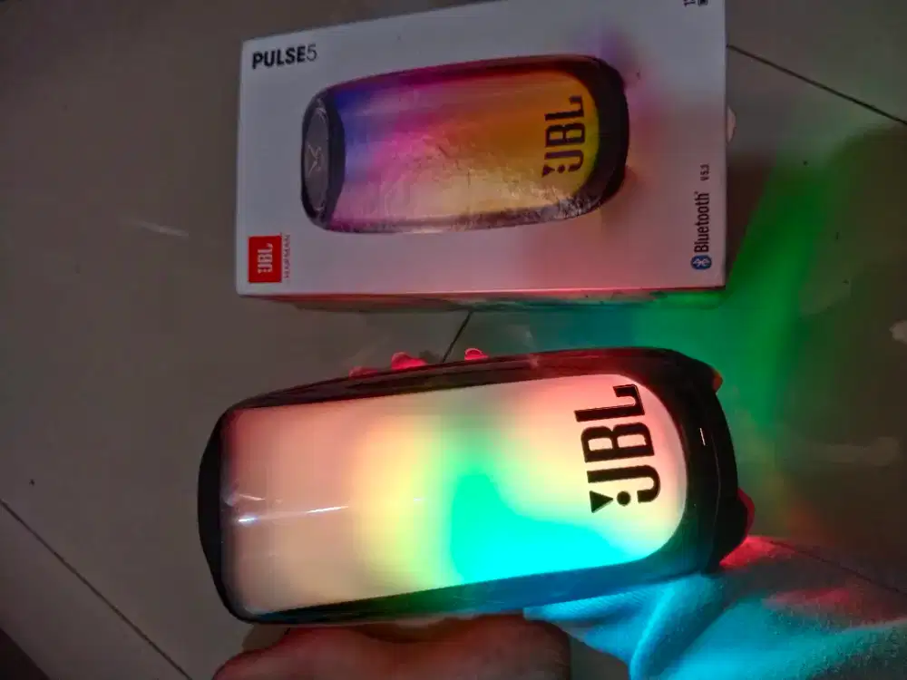 JBL PULSE 5 Original looks like new