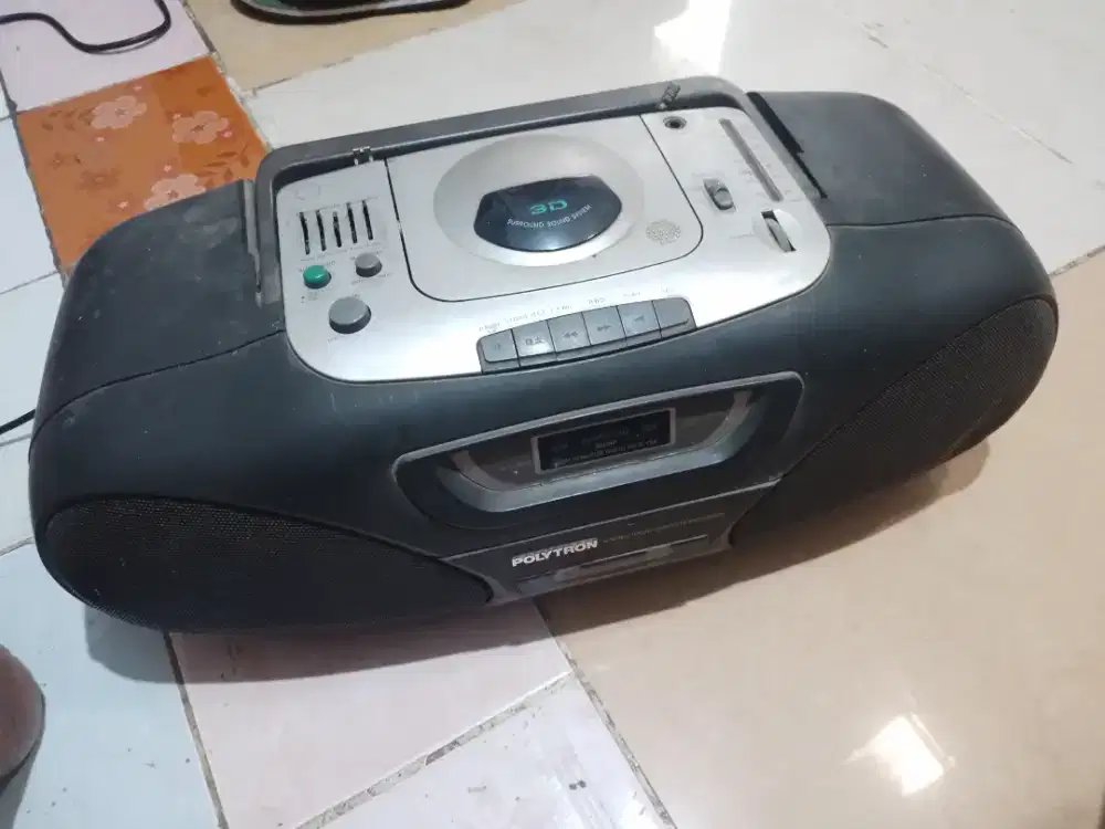 Minicompo kapsul Polytron, radio dan kaset, normal, masih segel.