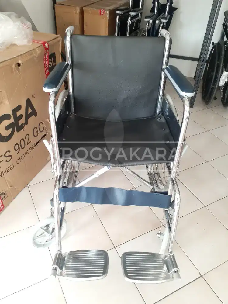 Kursi roda standart bekas