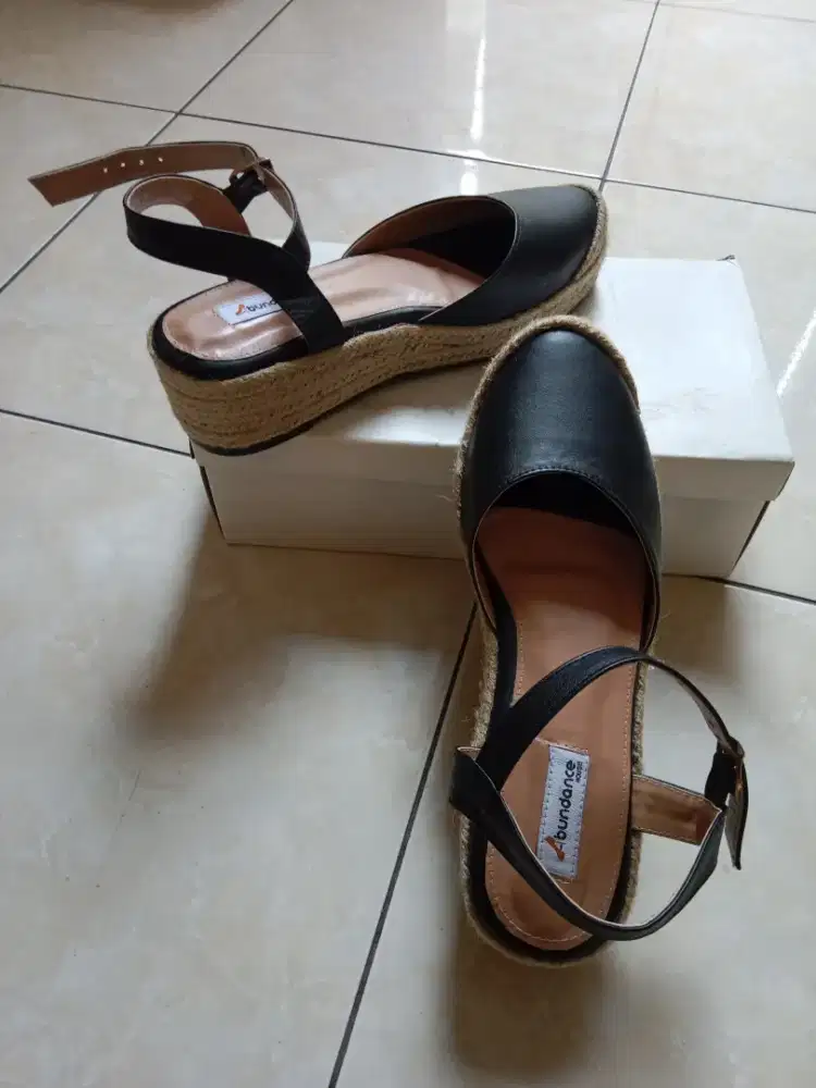 Sepatu Custom Wanita -Abundance House uk 40