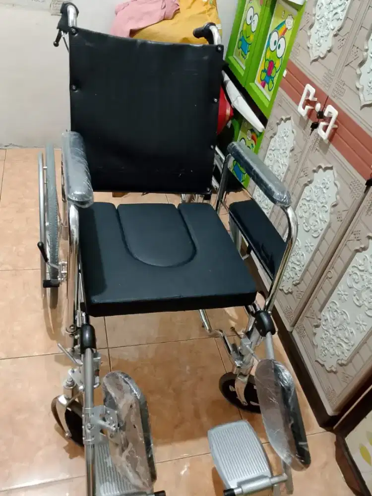 Kursi Roda Lansia merk SELLA