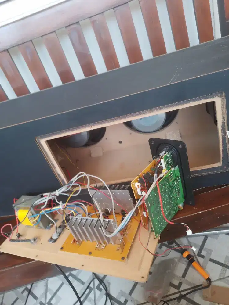 Segala merk speaker aktif bisa servis dan selesai di tempat