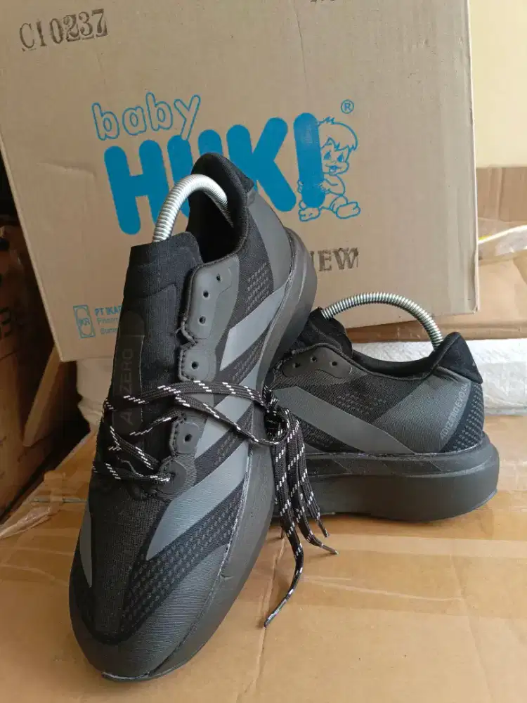 Sepatu Ad*d*s Hitam uk 42 Baru