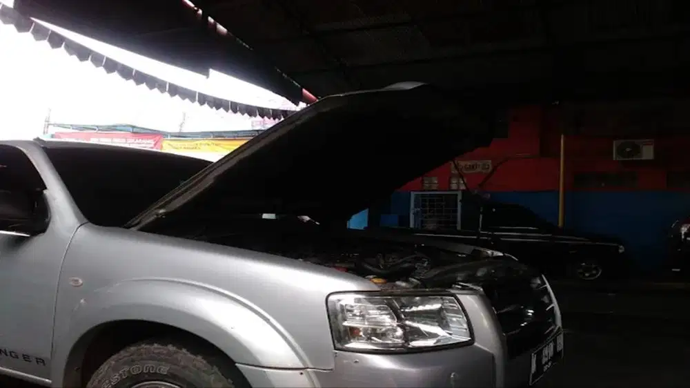 Dibutuhkan beberapa orang administrasi untuk otomotif