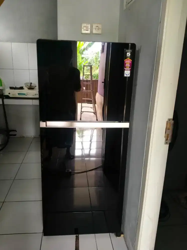 Kulkas 2 pintu polytron