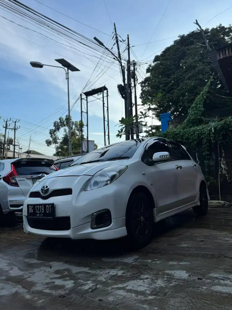 Yaris E manual 2012. cakeppp