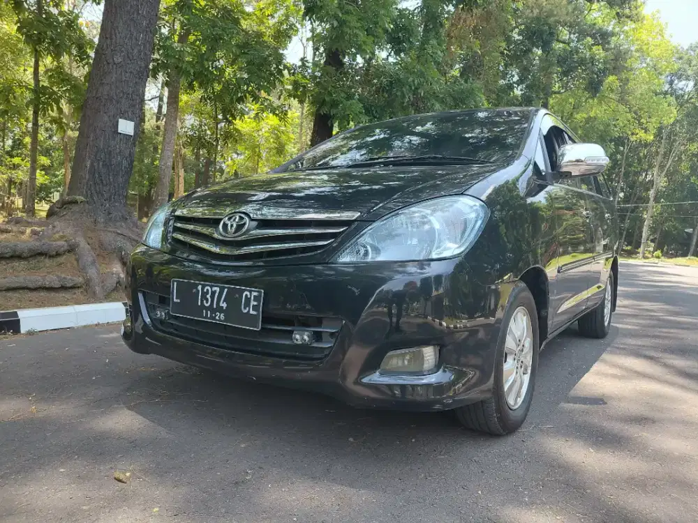 Innova diesel 2011 V / mt