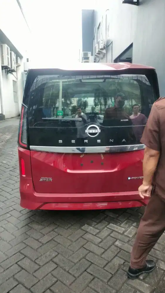 Nissan Serena E-Power AT