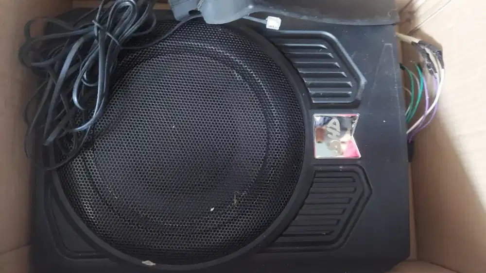 subwoofer kolong bekas