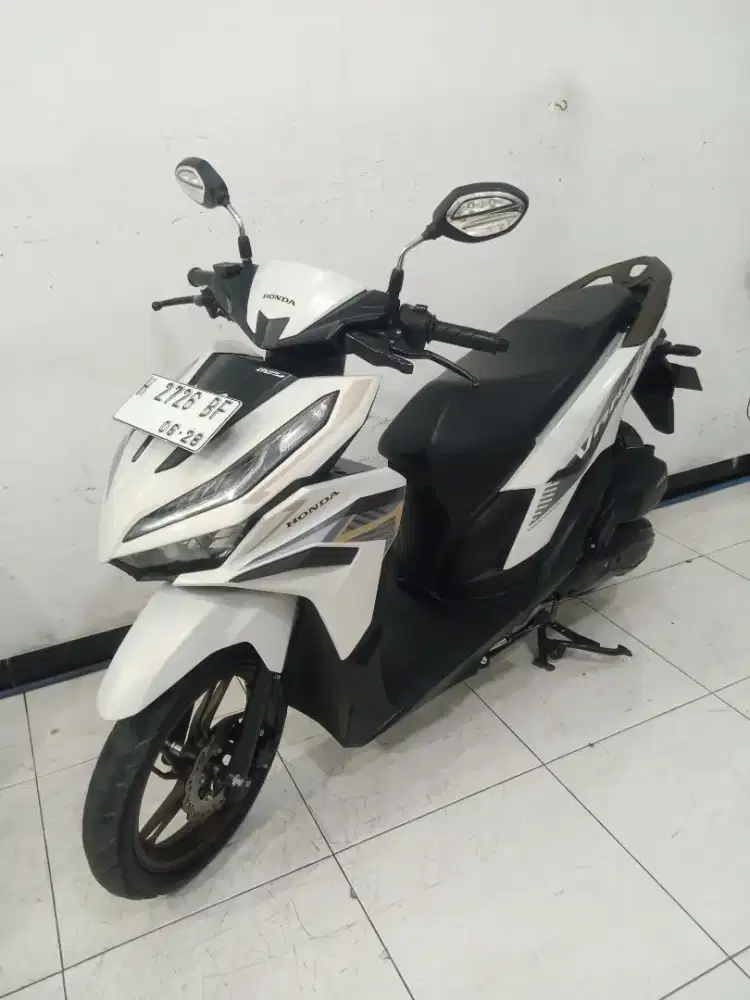 Vario 125 CBS ISS keyless 2023 putih