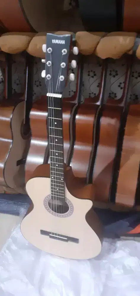 GITAR AKUSTIK MEDIUM