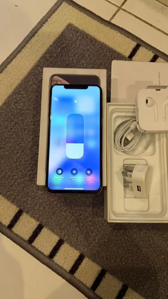 Dijual Iphone Xsmax 64GB Gold Mulus Lengkap Terdaftar