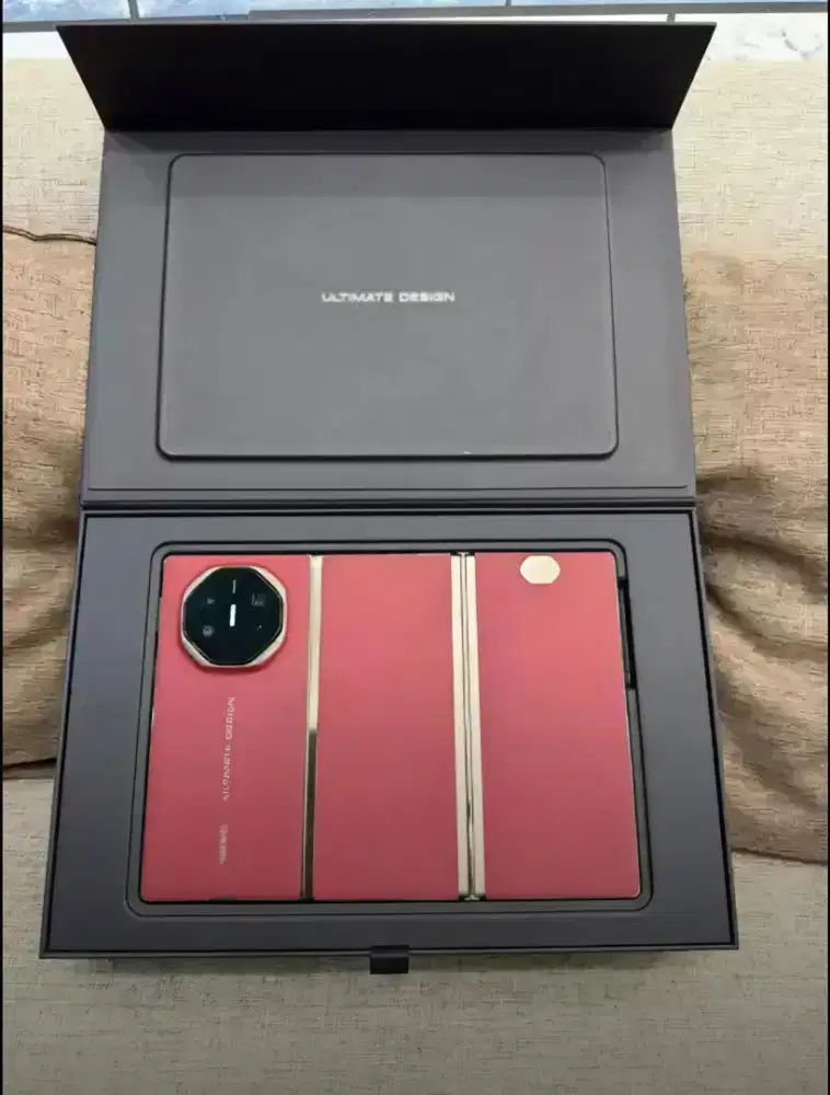 Huawei Mate XT Istimewa