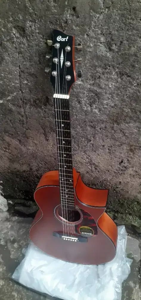GITAR CORT JUMBO