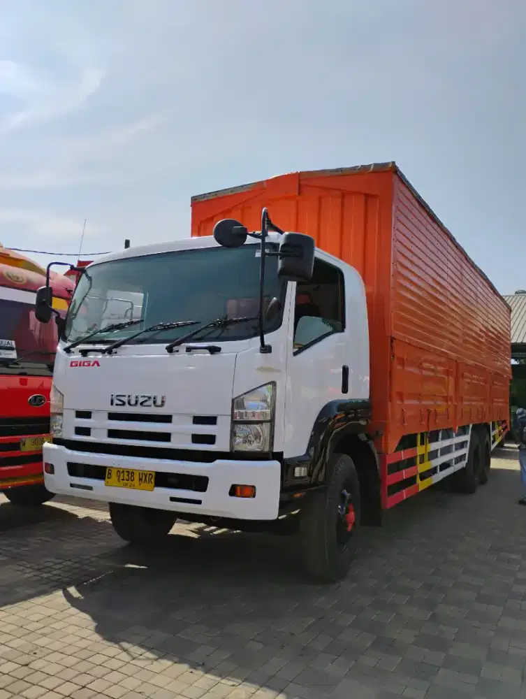 Truk Wingbox Isuzu Giga FVM 285 PS Th 2017