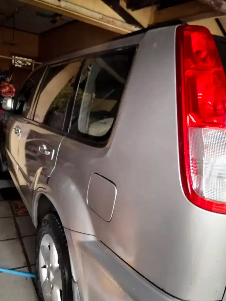 Jual mobil nisan extrail tahun 2005 pribadi