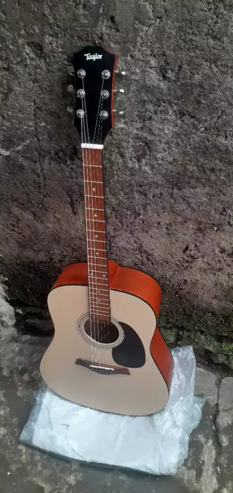 GITAR AKUSTIK JUMBO