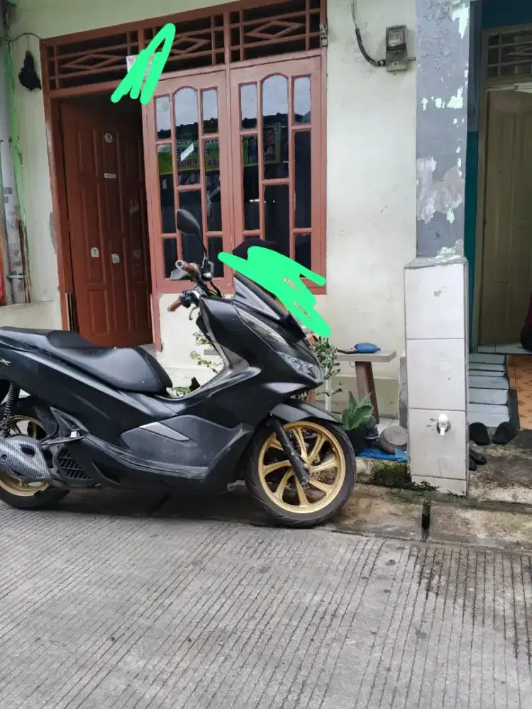PCX 2020 WARNA HITAM VELG GOLD