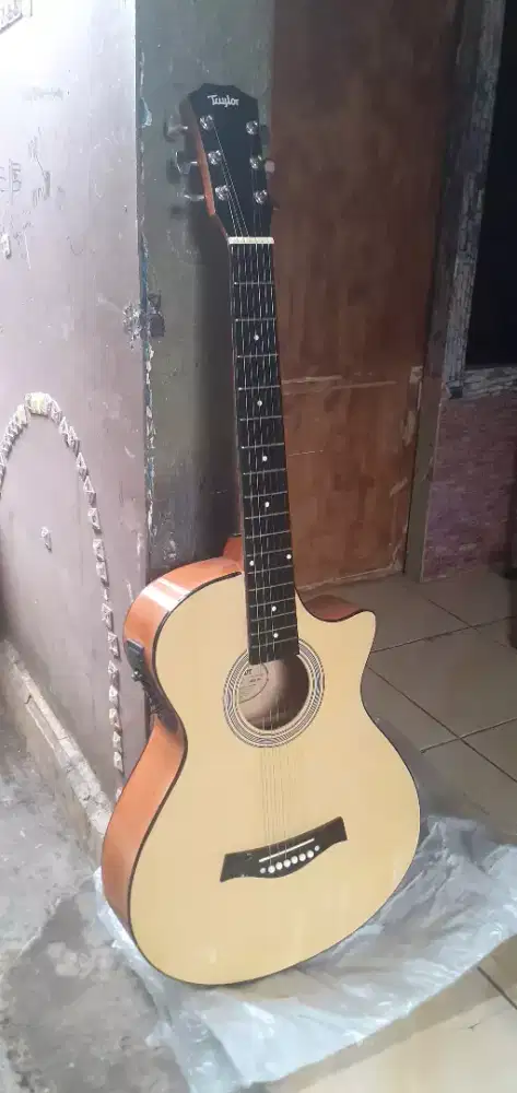 GITAR ELEKTRIK Medium