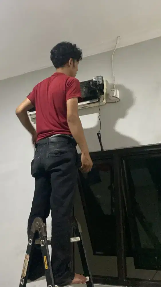 Jasa service AC KULKAS MESIN CUCI FREZEERBOX SHOWCASE CILEUNGSI