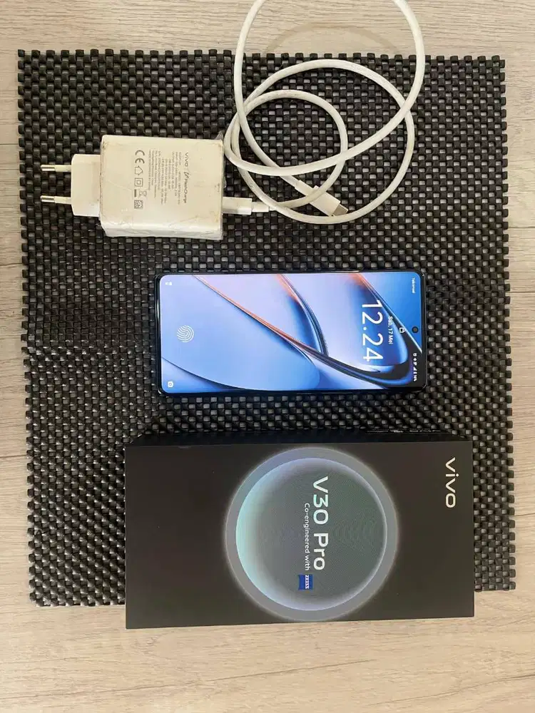 VIVO V30 PRO RAM 12GB