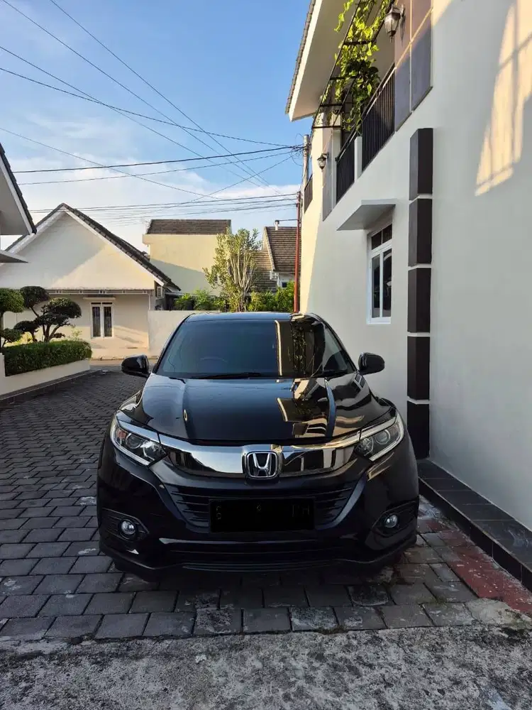 HRV E CVT 2020 HITAM
