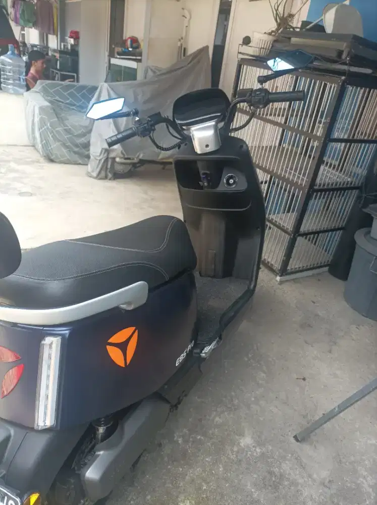 Motoe listrik Yadea e8s pro