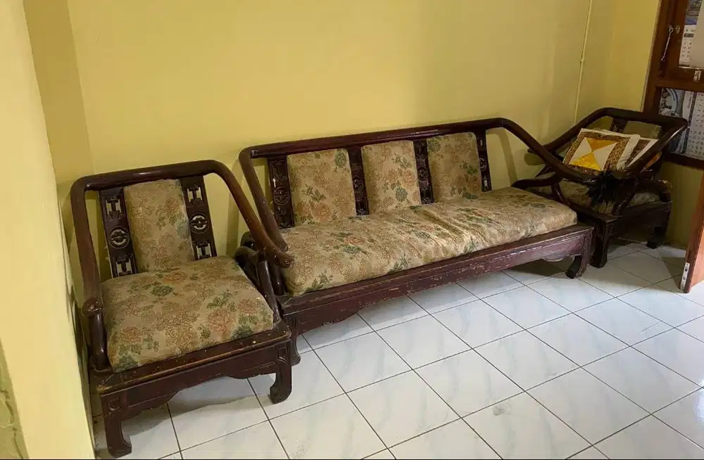 Meja dan Kursi Ruang Tamu