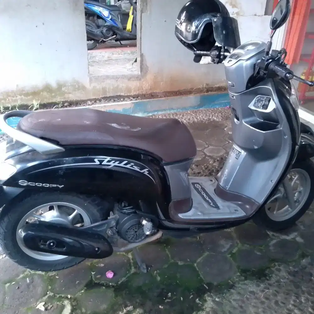 Scoopy Fi Esp 2020 Hitam Silver Stylish