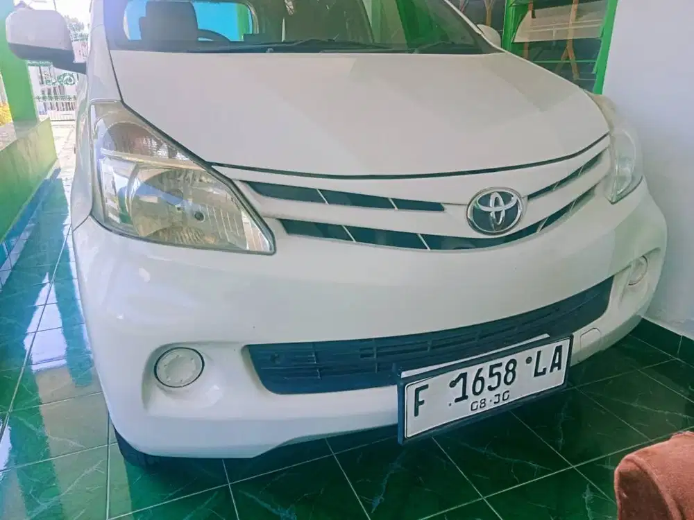 Avanza th 2015 putih mulus