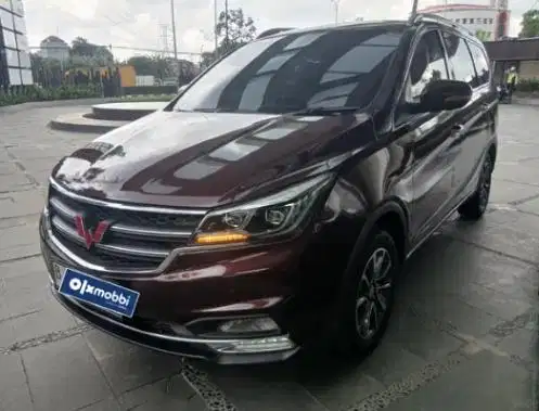 DP Rendah  7JT Wuling Cortez 1.8 L Luxury Plus Bensin-AT 2018 Merah