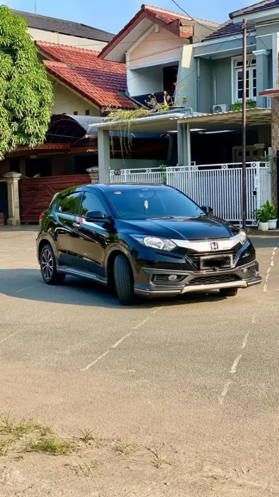Honda HR V E Mugen 1.5 Matic Tahun 2018 Hitam Silver Low Km
