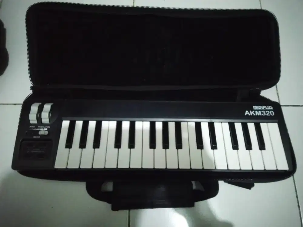 MIDI Keyboard Controller Midiplus AKM320 + Sustain Pedal + Tas