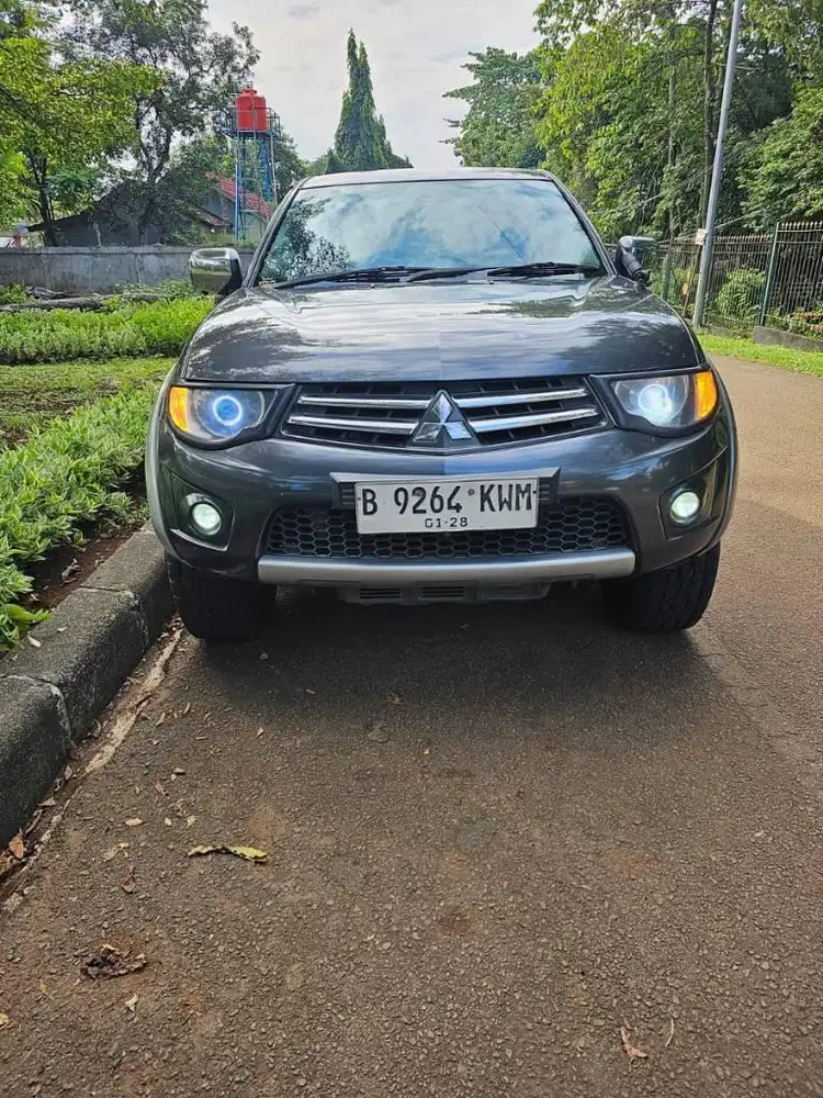 Mitsubishi Strada Triton 2.5 exceed 4X4 at solar