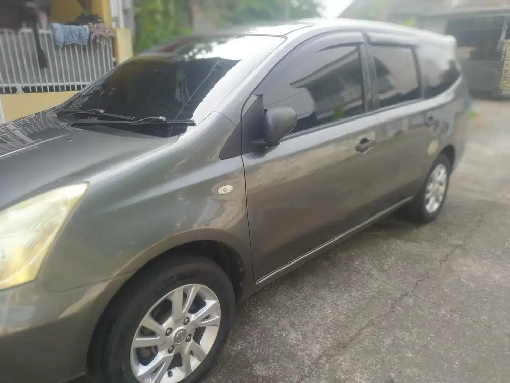 Nissan Grand livina 2012 Bensin