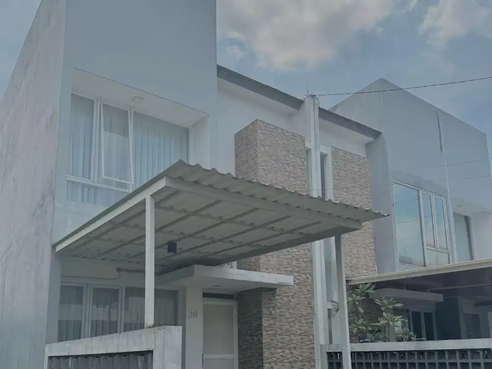 Rumah bagus 2lnt terawat di cluster Grand sharon residence