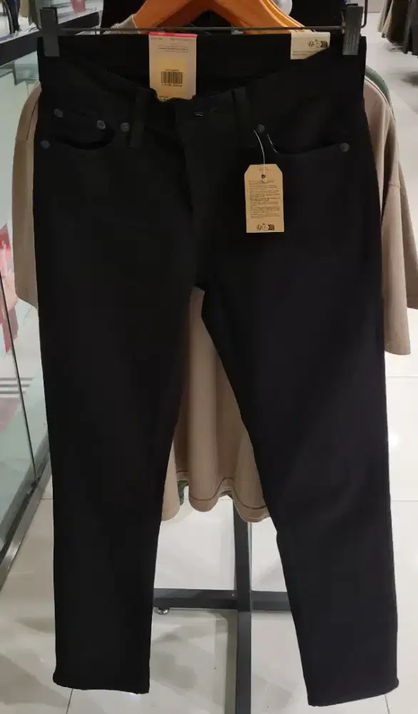 Jeans Levi's  511 slimfit Black size 33/34 BNWT (BARU) original OBRAL!