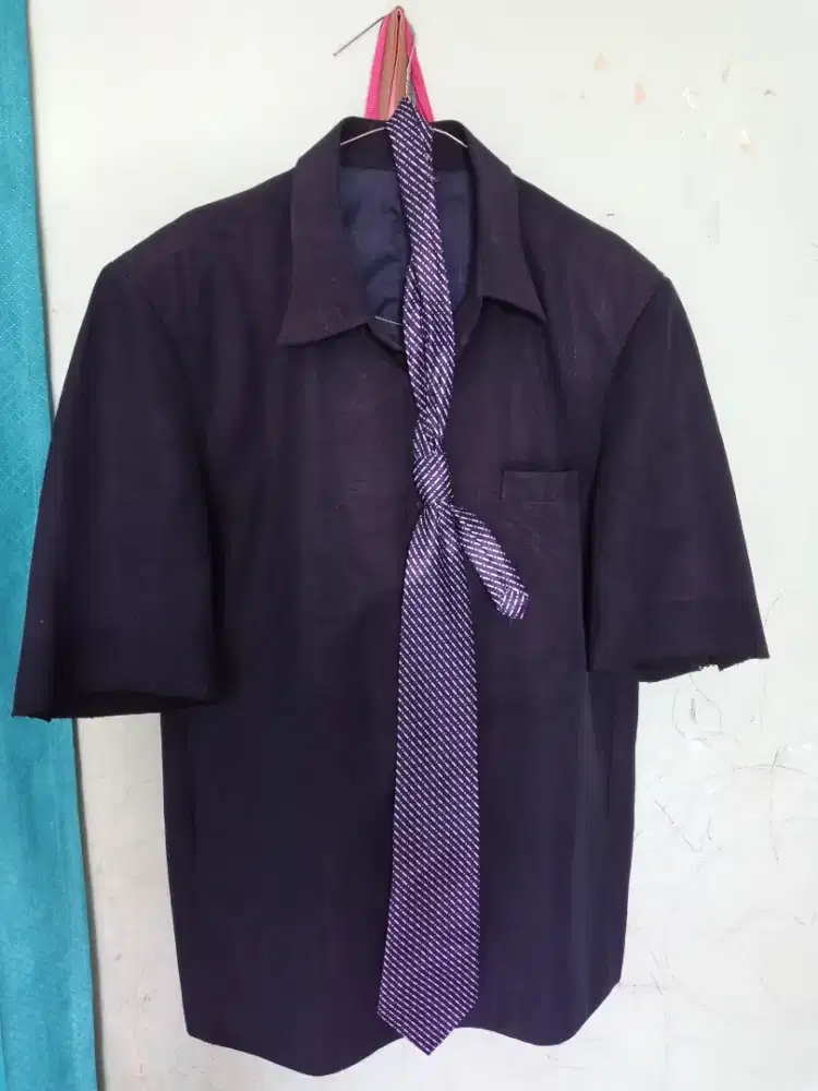 Baju safari lengan pendek warna biru dongker