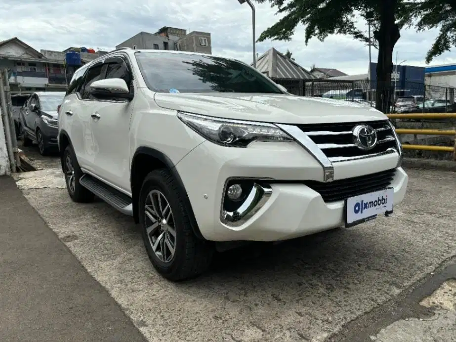DP MURAH Toyota Fortuner 2.4 4x2 VRZ Solar-AT 2017 Putih CTJMB