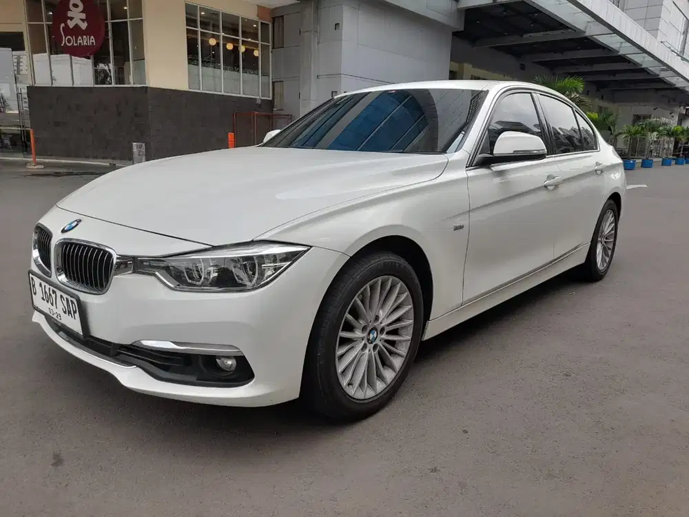 BMW 320i 2019 Bensin