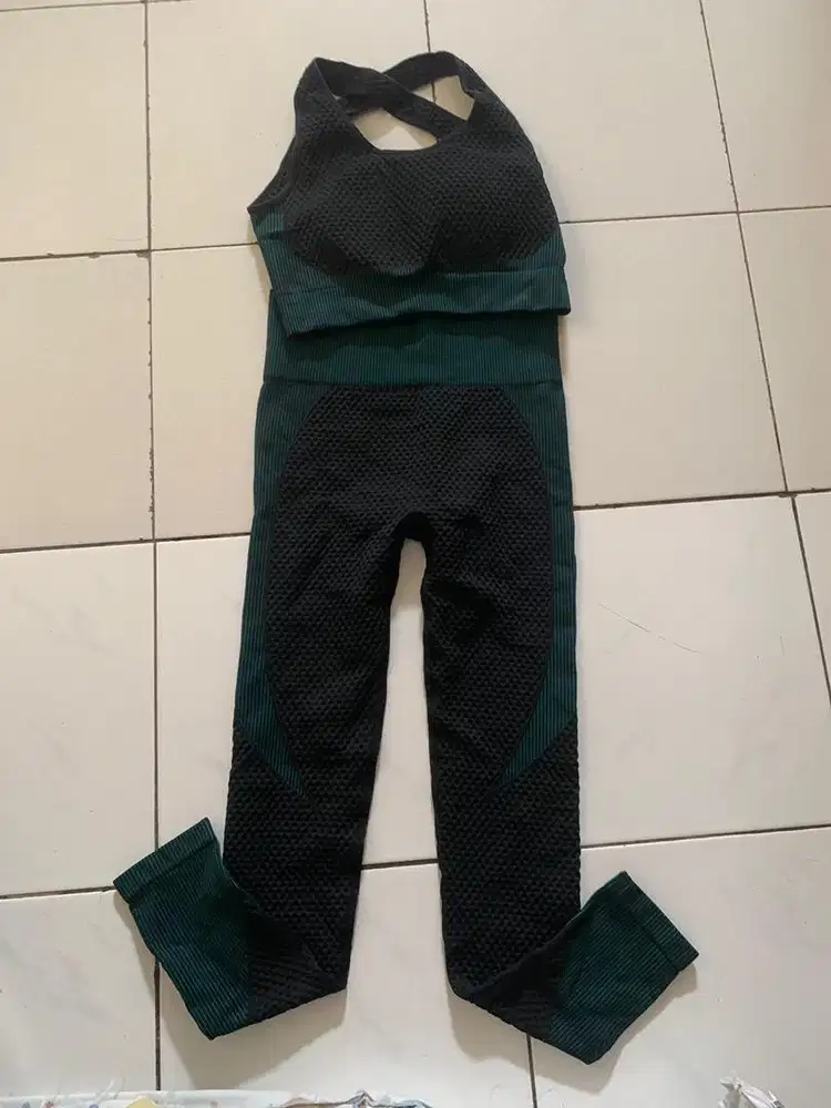 Baju Stelan Olahraga Gym Fitness (size S)