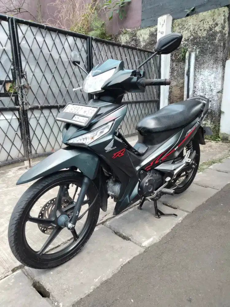 Honda Supra X 125 FI Gress tahun 2018 pajak hidup